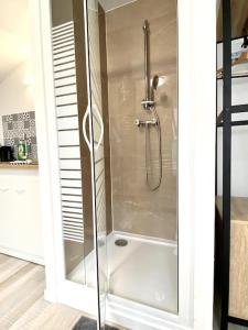 een douche met een glazen deur in de badkamer bij LeNew 3 - Centre-ville - TV - WIFI in Calais