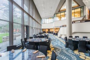 Restaurace v ubytování Crowne Plaza Princeton - Conference Center by IHG