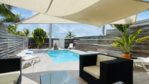 Πισίνα στο ή κοντά στο Villa BRUNEVA, Piscine-Privée – 150 m plage Orient-Bay