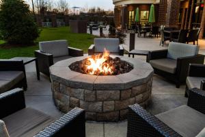 a fire pit in the middle of a patio at Courtyard Largo Medical Center Drive in Largo