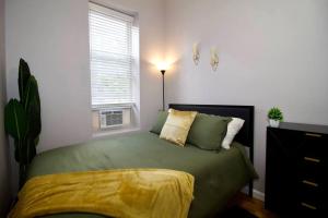 a bedroom with a green bed and a window at Tuk Ahoy - Emerald Suite 3C with Shared Spaces in Brooklyn +15 photos