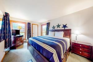a hotel room with a bed and a television at Trail Creek 20 in Killington +51 photos