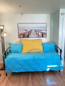Χώρος καθιστικού στο Santa Barbara Serenity Large 1-bedroom Guest Apt.