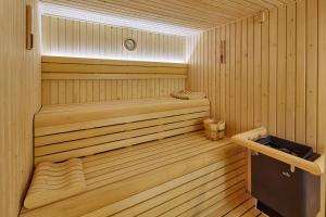 a wooden sauna with a bed in the middle at Occidental Faro in Faro