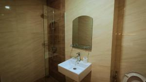 a bathroom with a sink and a mirror at SLEPTOPIA Premium Unit with Twin Queen Bed in Nagoya +18 photos