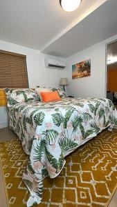 a bedroom with a bed and a couch at Sleeps 3, Casa Tropical in Miami in Miami
