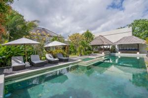 an image of a swimming pool at a villa at Villa Kaira Estate in Canggu