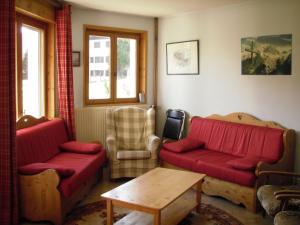 Photo de la galerie de l'établissement Chalet spacieux aux Gets - 4 chambres, 12 pers, proche centre et remontées, Wi-Fi, garage - FR-1-671-237, aux Gets