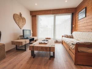 TV a/nebo společenská místnost v ubytování Appartement au Centre des Gets - 1 Chambre, Animaux Bienvenus, Proche Télécabines et Commerces - FR-1-671-120