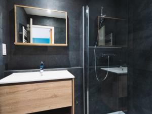 Koupelna v ubytování Appartement au Centre des Gets - 1 Chambre, Animaux Bienvenus, Proche Télécabines et Commerces - FR-1-671-120 + 13 fotografií