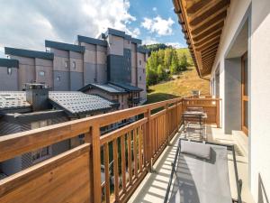 Balkoni atau teres di Appartement lumineux 50m² au centre de Courchevel Village, proche des pistes et commerces - FR-1-562-77