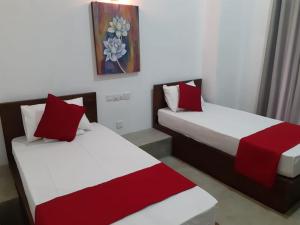 Postel nebo postele na pokoji v ubytování Everdew Kandy Rooms