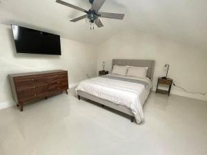 Gallery image of Stylish 3/2 getaway! Near Theme Parks! in Lakeland