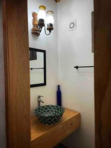 a bathroom with a sink and a bowl on a wooden shelf at Cabaña en bosque de Mazamitla,Jalisco in Mazamitla