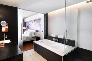 Postelja oz. postelje v sobi nastanitve Le Méridien Nouméa Resort & Spa