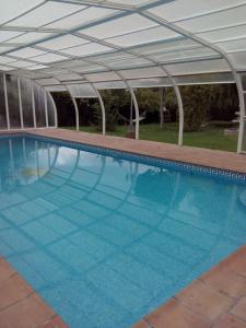Πισίνα στο ή κοντά στο casa chalet El Sotillo