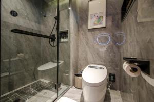 Koupelna v ubytování Yiwu Baide Theme Hotel