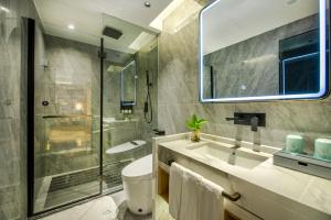 Koupelna v ubytování Yiwu Baide Theme Hotel