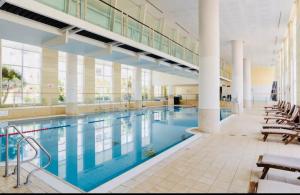 Sundlaugin á Awesome 2BR/2Bath with Pool and Gym eða í nágrenninu