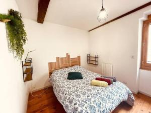 Postel nebo postele na pokoji v ubytování L'edelweiss: three-bedroom hypercentre