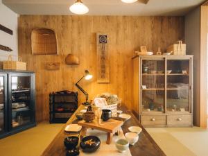Kuchyň nebo kuchyňský kout v ubytování MIMARU SUITES Kyoto Shijo