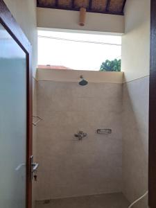 Koupelna v ubytování Sahadewa House + 37 fotografií