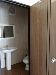 a bathroom with a sink and a toilet at โรงแรมไทยงามพาเลซ (Thai Ngam Palace Hotel) in Kaeng Khlo