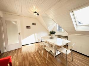 Ruang duduk di Spacious & Cozy Apartments