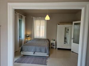 a bedroom with a bed and a large window at Filia Country House in Fília