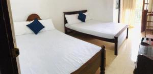Postel nebo postele na pokoji v ubytování Sunila Family Rest Anuradhapura