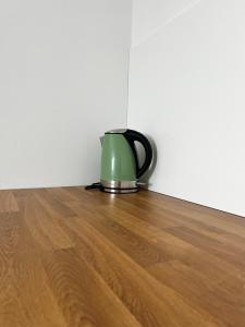 Příslušenství pro přípravu čaje a kávy v ubytování Apartmány Kamenec