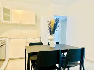 Kuchyň nebo kuchyňský kout v ubytování Canaryislandshost l Room + 32 fotografií