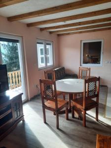 Μια τηλεόραση ή/και κέντρο ψυχαγωγίας στο Apartmani Kamini RAVNA PLANINA