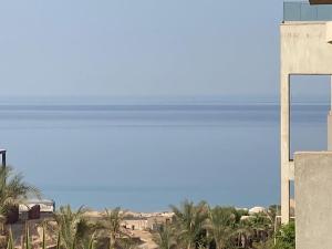 a view of the ocean from a building at Il monte galala in Ain Sokhna