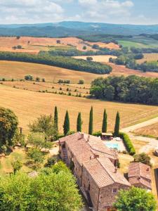 una vista aérea de una casa antigua en un campo en Agriturismo Galgani - Historical Medieval House with Exclusive Pool and Park, en Chiusdino