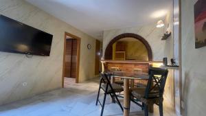 Telewizja i/lub zestaw kina domowego w obiekcie Apartamento Golf Beach