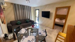 Telewizja i/lub zestaw kina domowego w obiekcie Apartamento Golf Beach