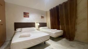 Łóżko lub łóżka w pokoju w obiekcie Apartamento Golf Beach
