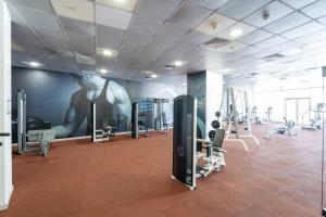 Fitness centrum a/nebo fitness zařízení v ubytování For 4 people with Marina Views!
