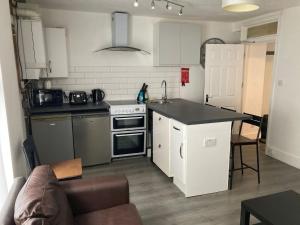 a kitchen with a stove and a counter top at lovely place near to beach in Brighton & Hove