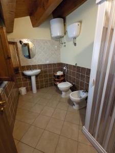 Koupelna v ubytování Albergo Diffuso IL MIGLIO + 25 fotografií