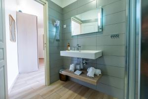 Um banheiro em Hôtel & Restaurant Les Mouettes