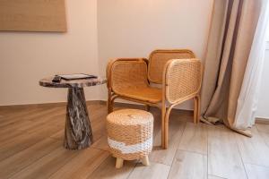 Uma área de estar em Hôtel & Restaurant Les Mouettes