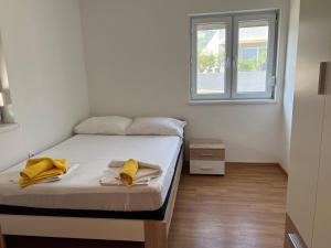 Posteľ alebo postele v izbe v ubytovaní Seaview Apartments Lagetar