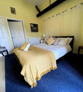 a bedroom with two beds and a blue carpet at Dog and castle in Wood Walton