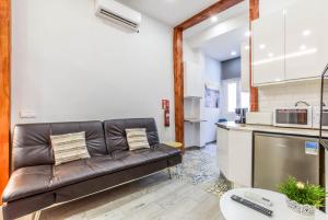 Kuchyň nebo kuchyňský kout v ubytování loft reformado en chueca para 4 personas ALQUILER TEMPORAL