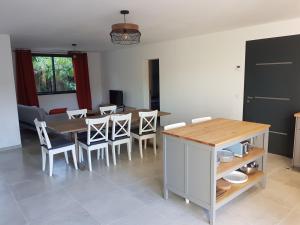 a kitchen and dining room with a table and chairs at Maison avec piscine in Vaison-la-Romaine +3 photos