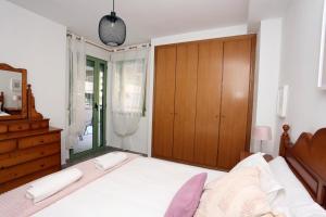 Posteľ alebo postele v izbe v ubytovaní Apartamento dos habitaciones primera línea de playa
