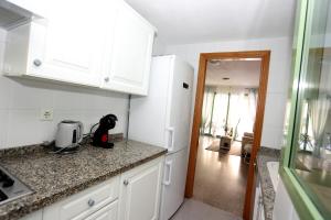 Kuchyňa alebo kuchynka v ubytovaní Apartamento dos habitaciones primera línea de playa