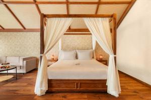 Postel nebo postele na pokoji v ubytování ZANA Luxury Forest Resort, Ranthambore